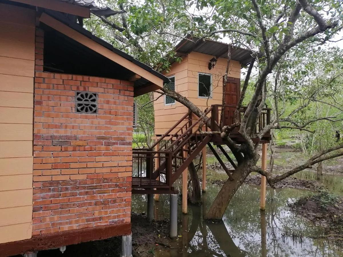 Курортный комплекс Api-Api Eco Chalet Пантай-Кок