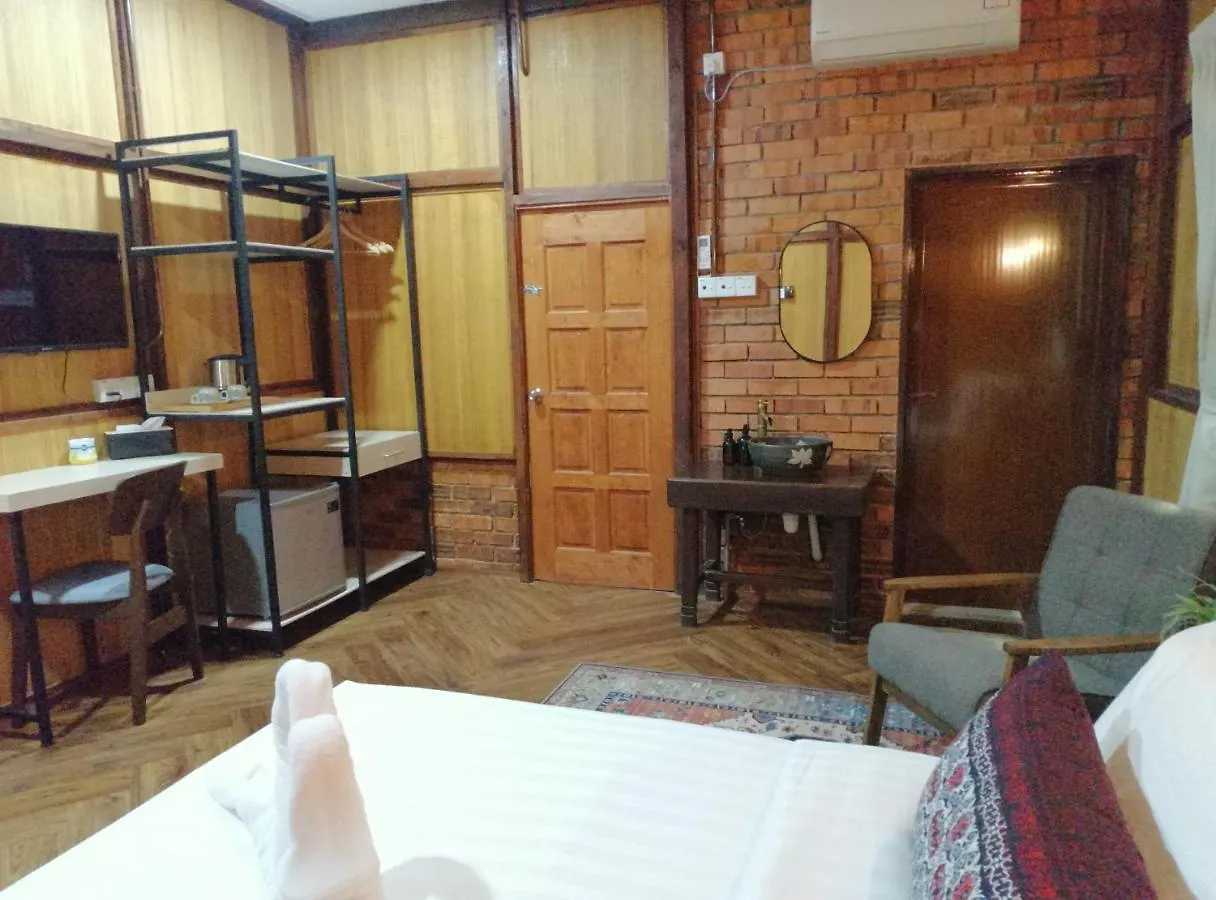 Resort Api-Api Eco Chalet Pantai Kok Malaysia