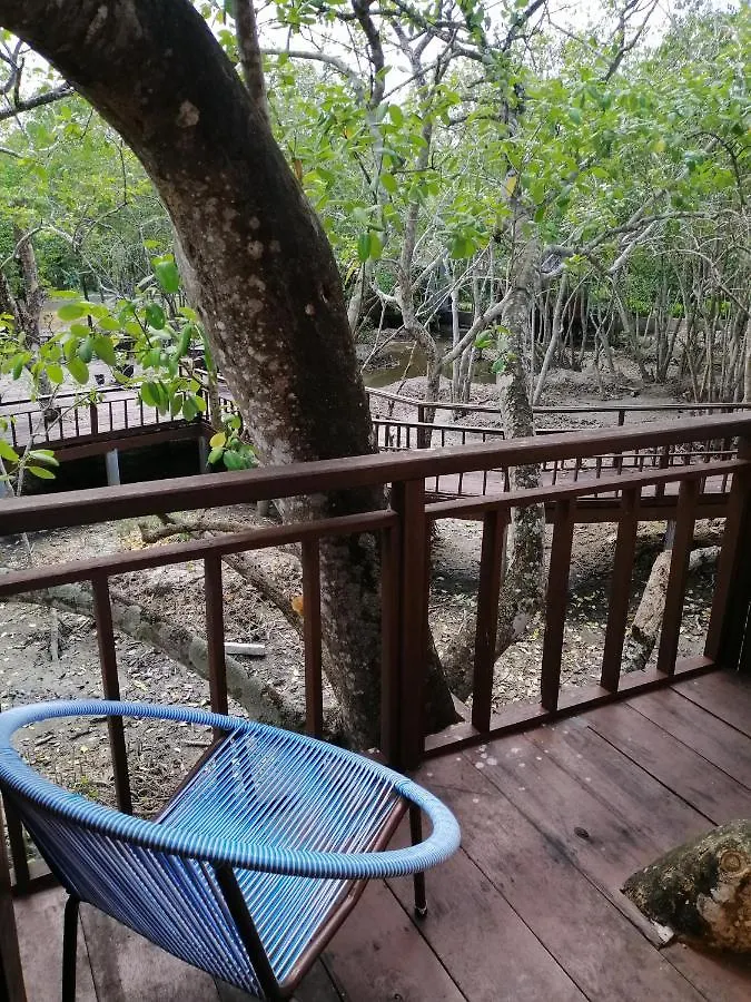 Api-Api Eco Chalet Пантай-Кок 0*,