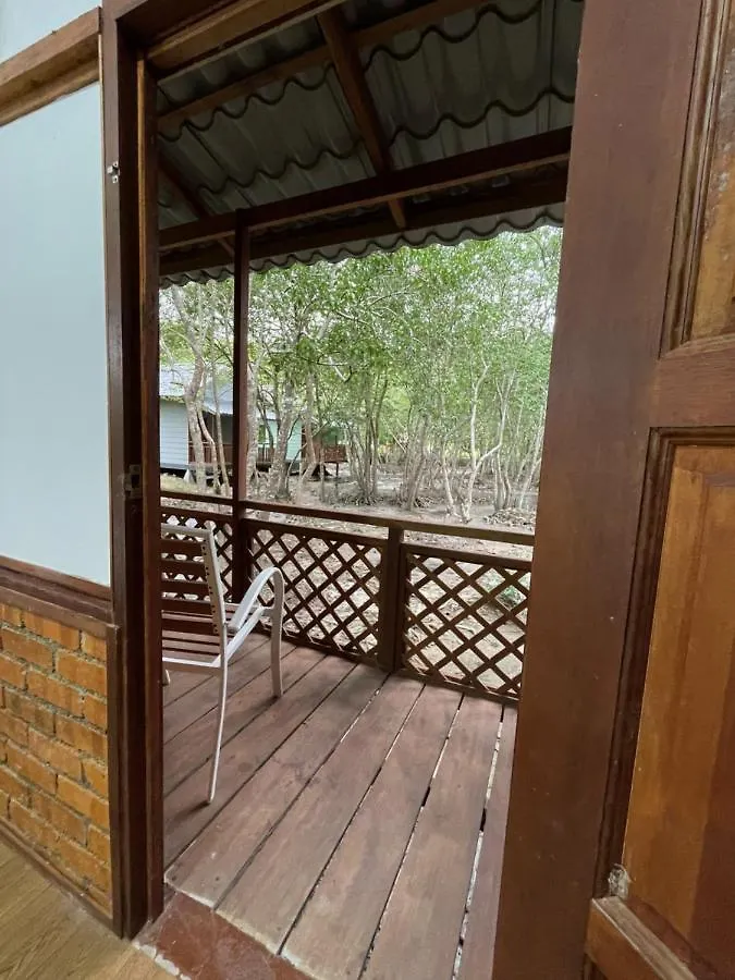 Курортный комплекс Api-Api Eco Chalet Пантай-Кок